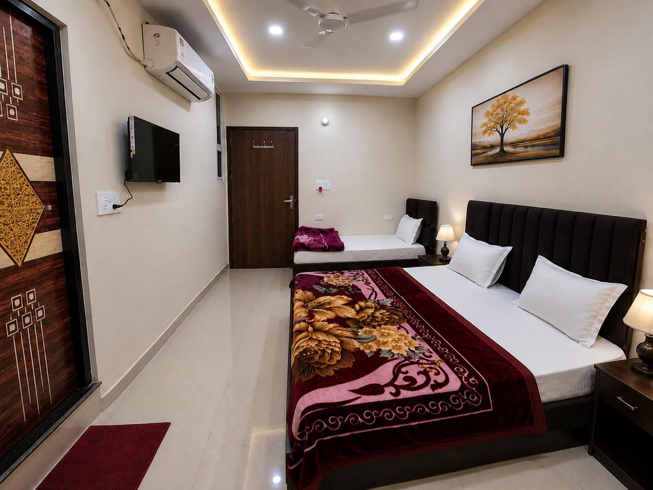 Comfortable room at Kanha Residency, Mathura
